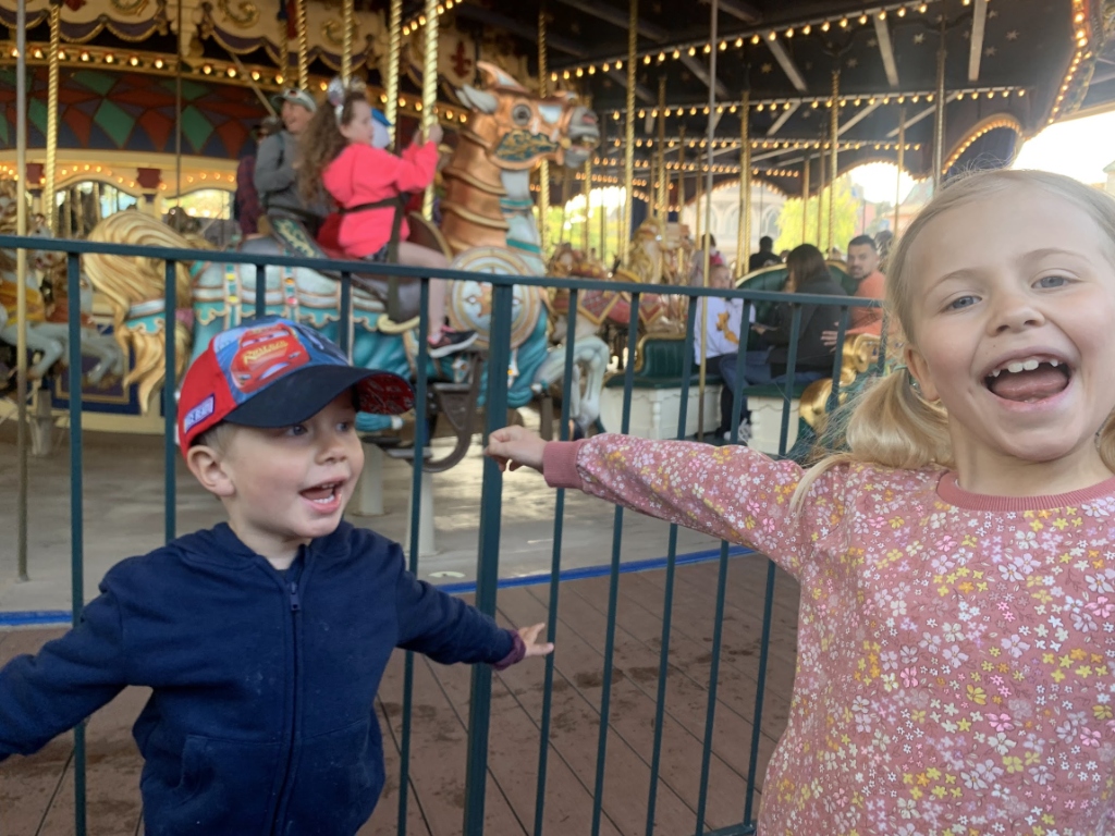 Saga og Storm i Disneyland