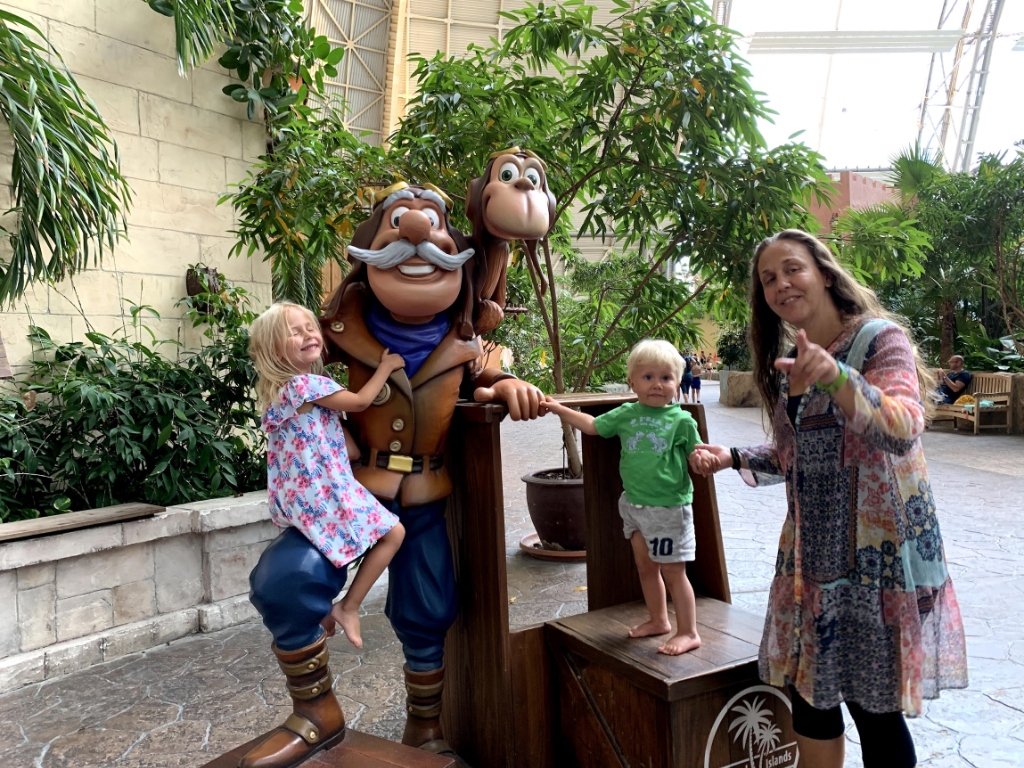 Saga og Storm på Tropical Island